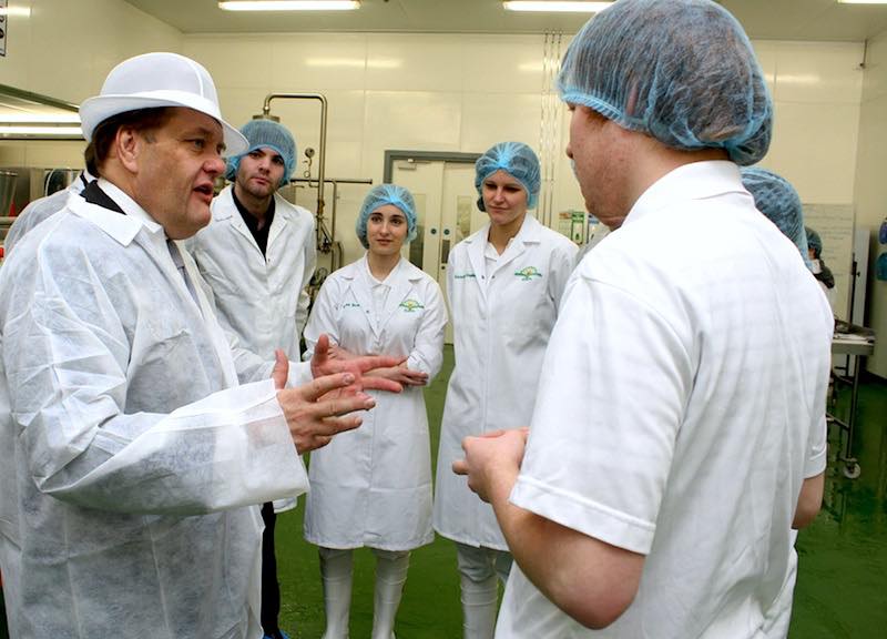 Minister pays visit to groundbreaking UK dairy academy