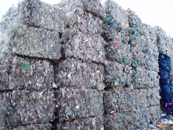 Europeans recycle nearly 50% of their PET bottles