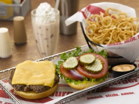 Smashburger pushes distribution and plans expansion