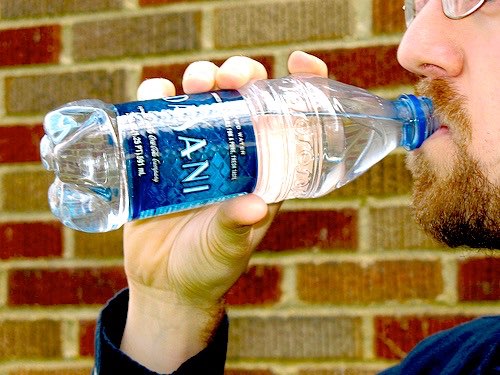 Study shows no link between bottled water and tooth decay
