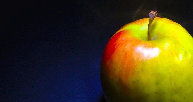 An apple a day could lower cholesterol, says study
