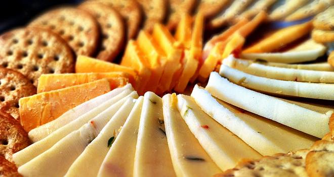 Reducing salt in cheese