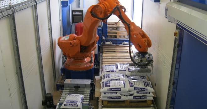 RM Group uses ABB robots for mobile packaging system