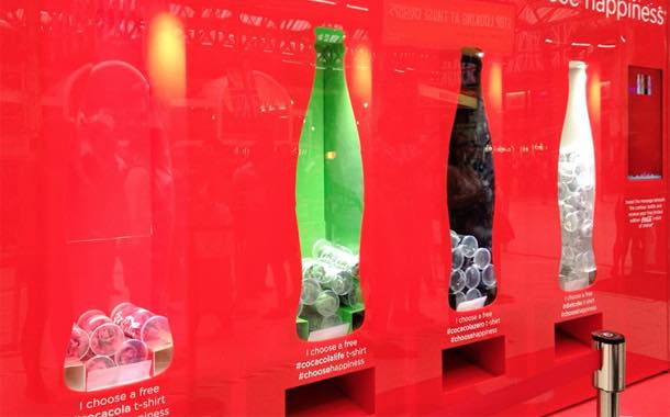 Dispenser gives out free T-shirts in latest Coca-Cola campaign