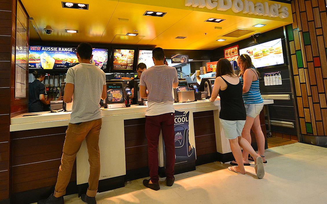 Customers at a McDonald's store in Australia. © Sardaka/Wikimedia