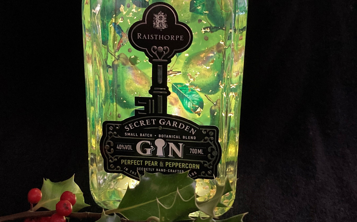 Raisthorpe unveils limited-edition Christmas light up gin